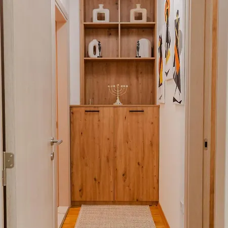 Apartment Drop In